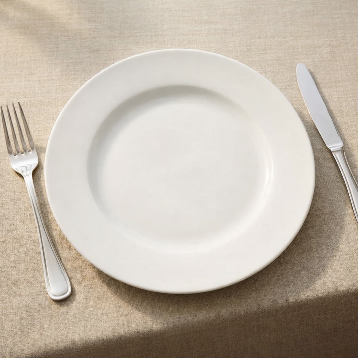 Dinner plate hire for event catering in London